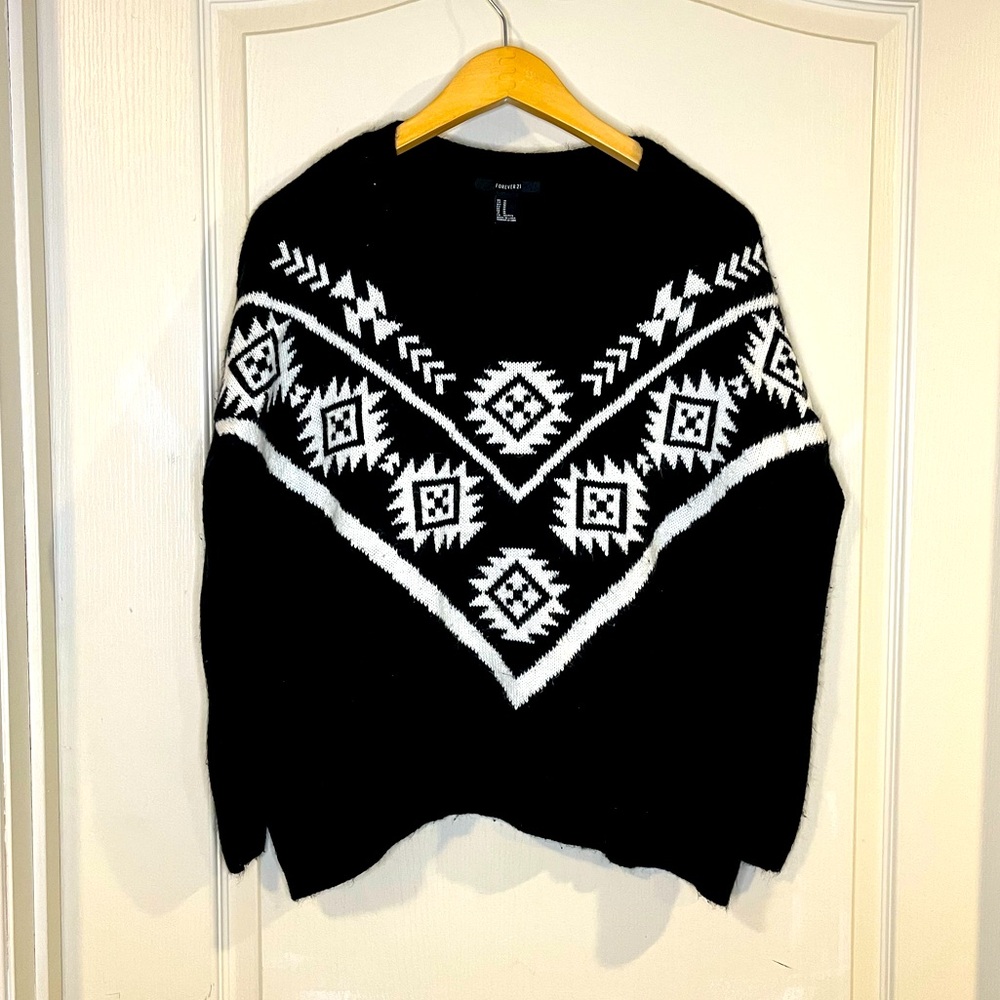 Forever 21 Black and White Patterned Sweater